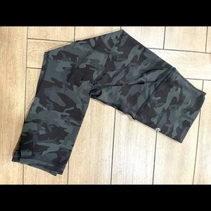 Lululemon green camo align leggings. Size 6